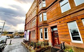 Chic Retreat In Ibrox